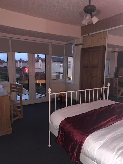 Family Holiday Home Blackpool Exterior photo
