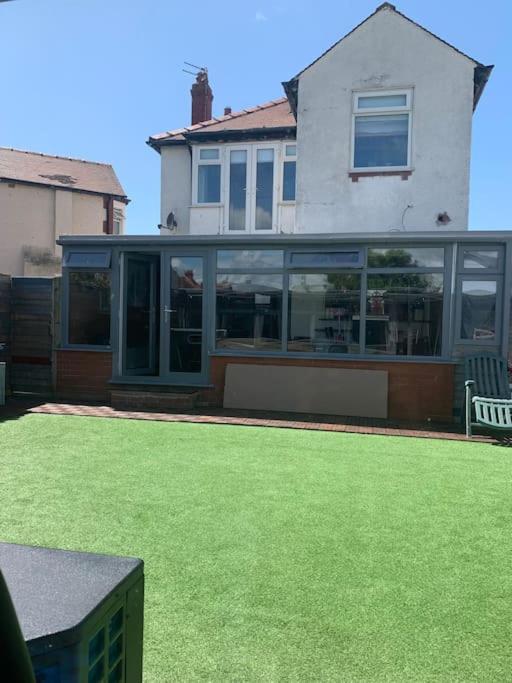 Family Holiday Home Blackpool Exterior photo