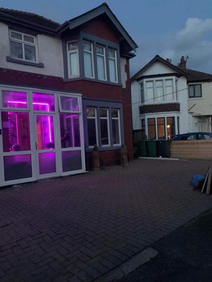 Family Holiday Home Blackpool Exterior photo